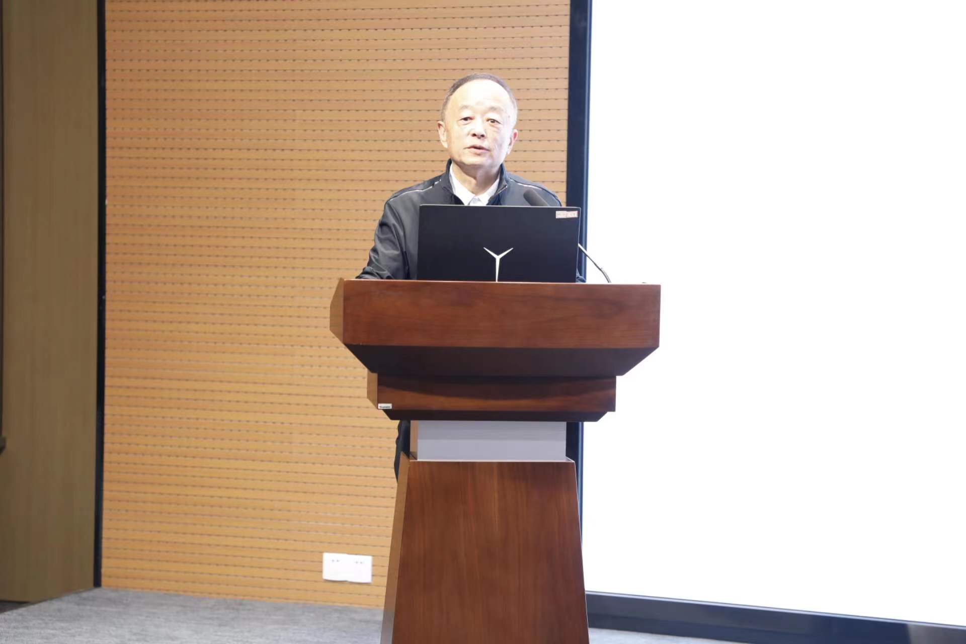 53ac0a13213fb246051eab473c04bdc